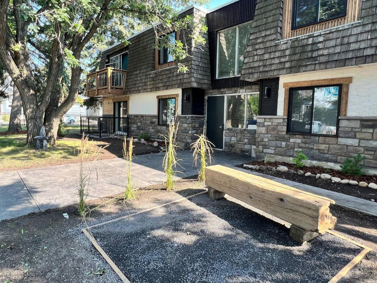 One Bedroom Condo Near Whyte Ave Close To University Edmonton Luaran gambar