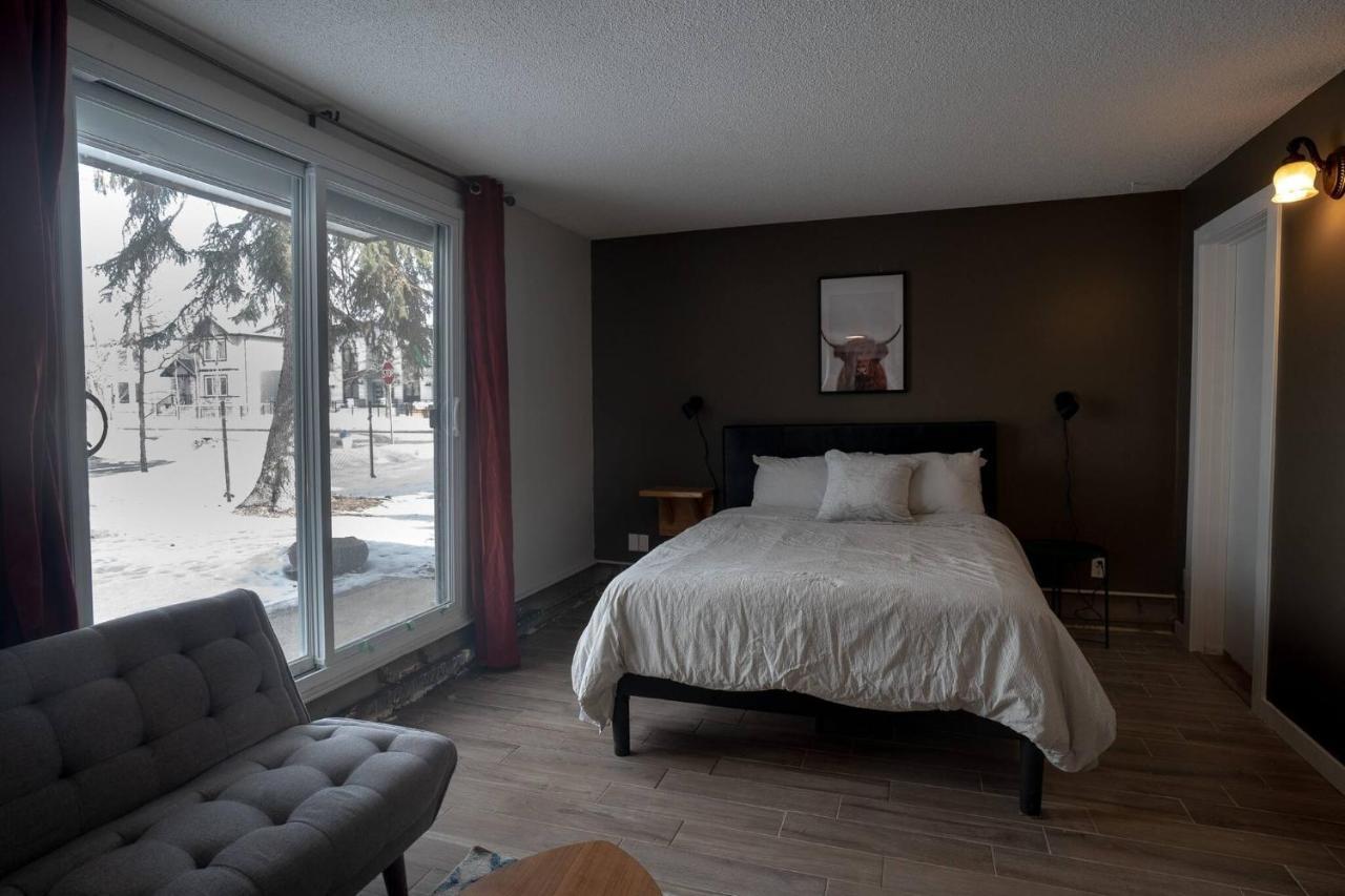 One Bedroom Condo Near Whyte Ave Close To University Edmonton Luaran gambar