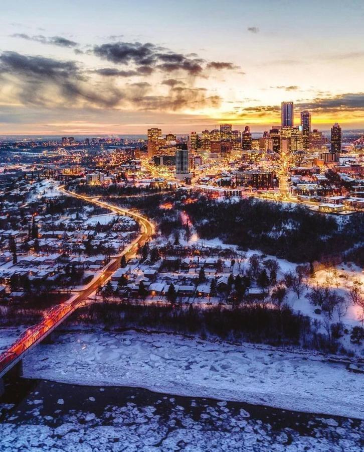 One Bedroom Condo Near Whyte Ave Close To University Edmonton Luaran gambar