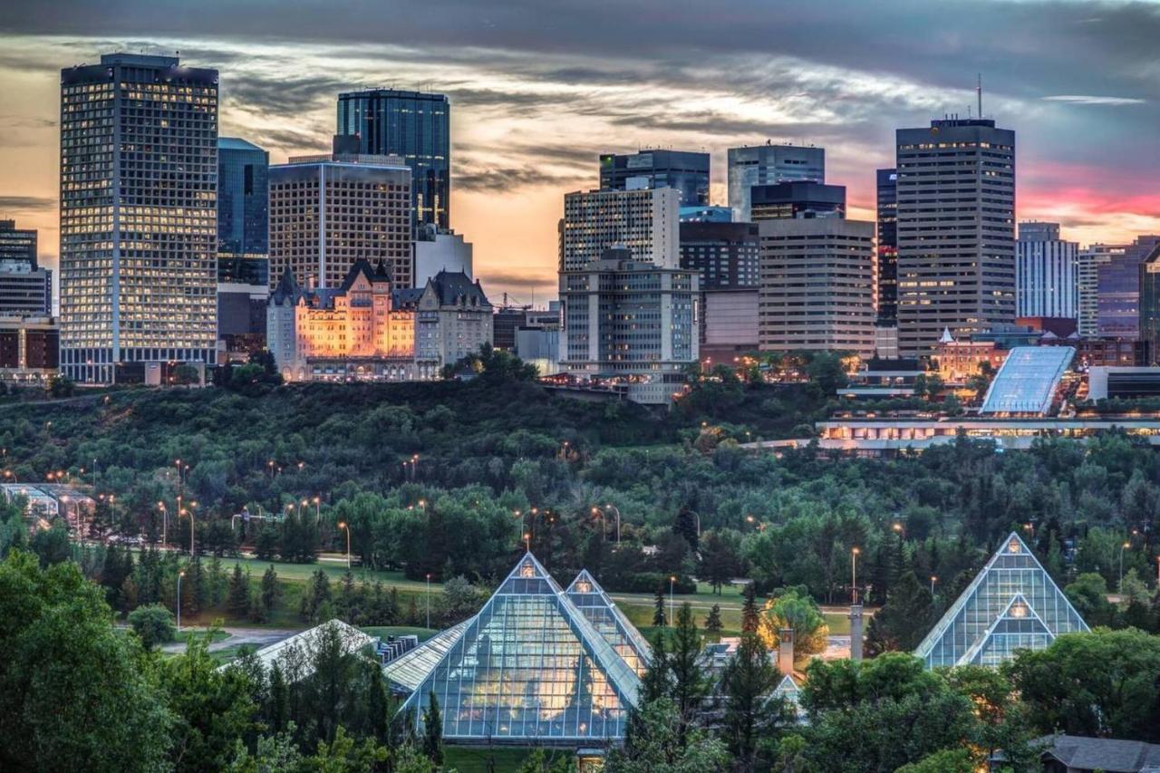 One Bedroom Condo Near Whyte Ave Close To University Edmonton Luaran gambar